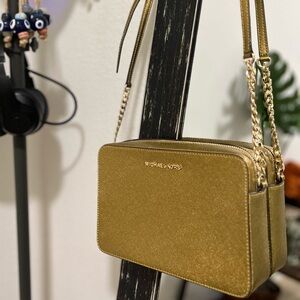 •LIKE NEW•MICHAEL KORS Metallic Gold Crossbody Bag